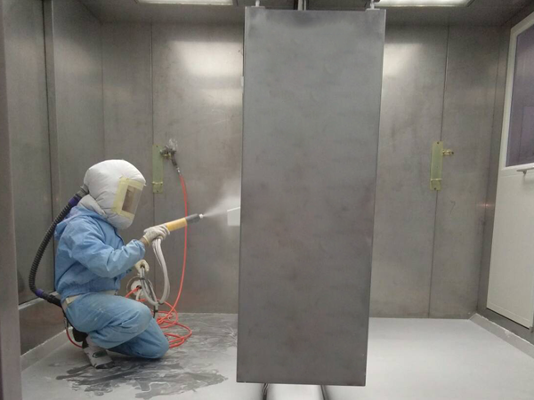 ไลน์พ่นสี หรือ ห้องพ่นสีฝุ่น นั้นเหมาะสำหรับใช้กับวัสดุที่เป็นสื่อกระแสไฟฟ้าหรือประจุไฟฟ้าสูงเช่น โลหะ แก้ว